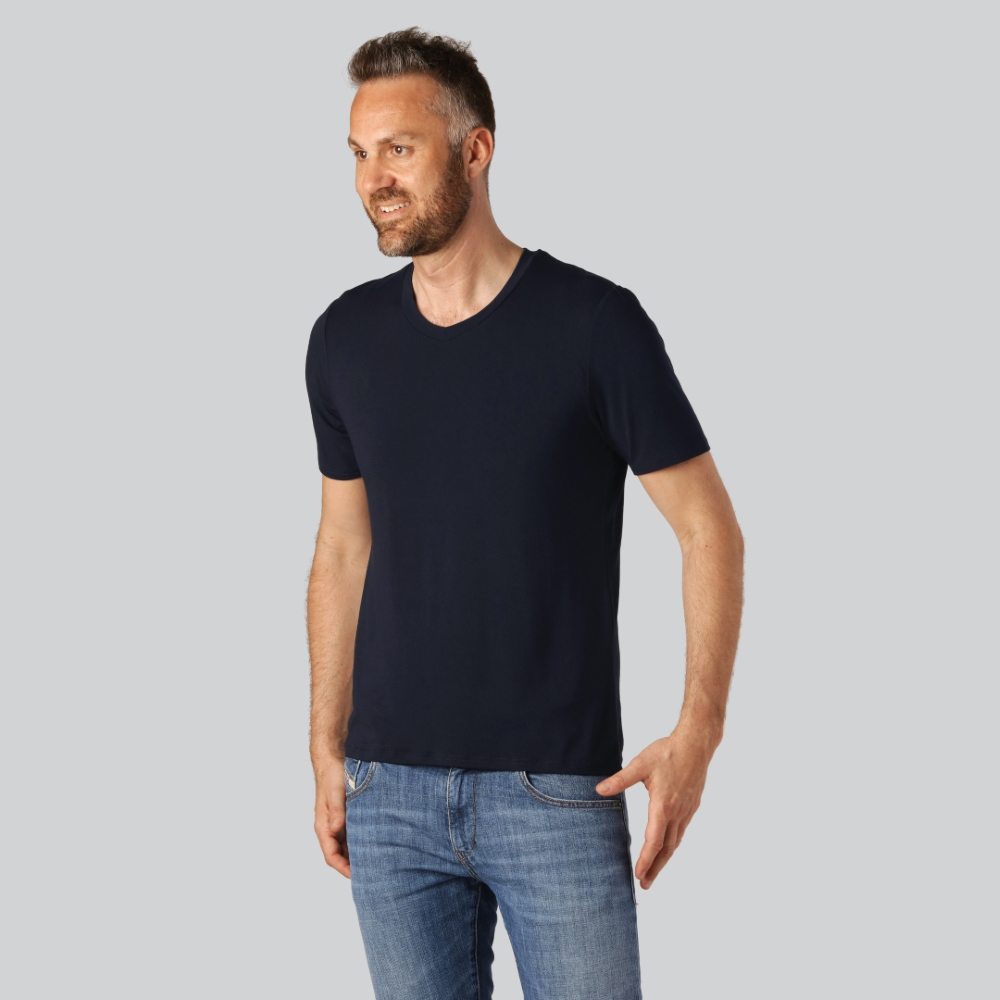 Navy blå bambus T-shirt med V-hals fra Bambuni