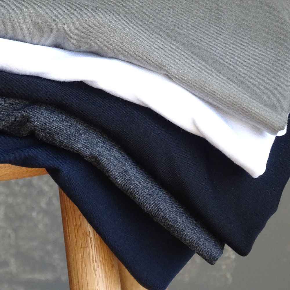 Guide: Fold dine T-shirts nemt og hurtigt